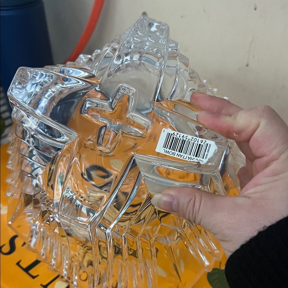 Elegant Clear Glass Bowl - Picture 5 of 6